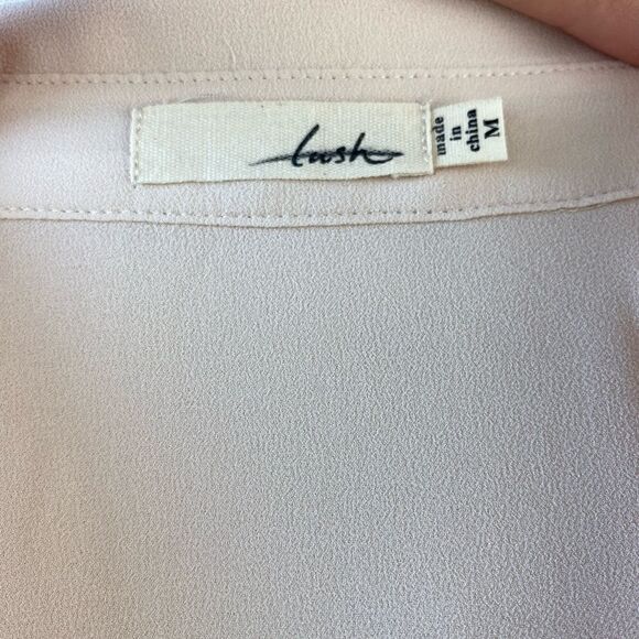 NWT Lush Cream Button Down Blouse Top Size M EUC - Picture 7 of 7